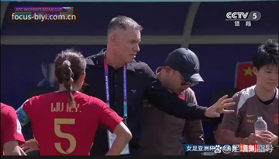 一场比赛踢了四个小时，中间还歇了两个多钟头看闪电——这不是什么新式战术，这是老天爷给法国队和伊拉克队强行安排的加戏。姆巴佩在这出戏里倒是没闲着，用两个进球把个人世界杯账号刷到了16场16球，顺便让“历史射手王”这个头衔的悬念又活了。